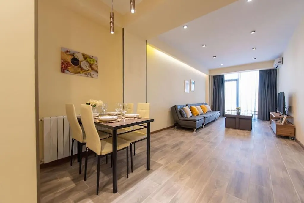 Gg Home - 1-Bedroom Apartment With River View Tbilissi